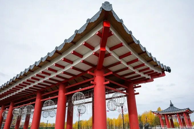 Китайский парк тюмень. Парк российско-корейской дружбы тюмень. корейский парк тюмень. китайский парк в тюмени. парк дружбы с кореей тюмень.