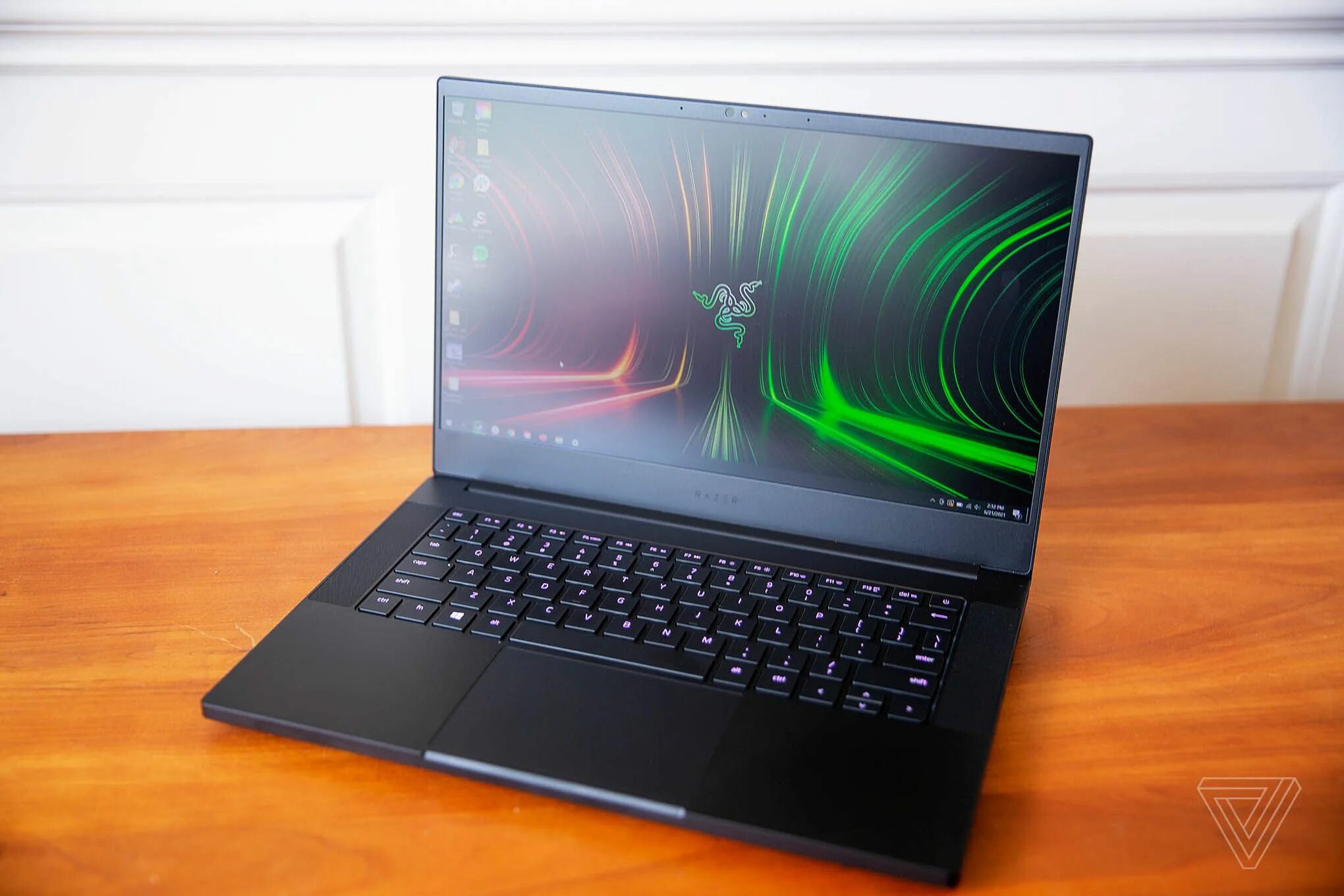 Razer blade 2017. Razer blade. Razer blade 14 rtx 3080ti. Ноутбук рейзер блейд. Blade 14.