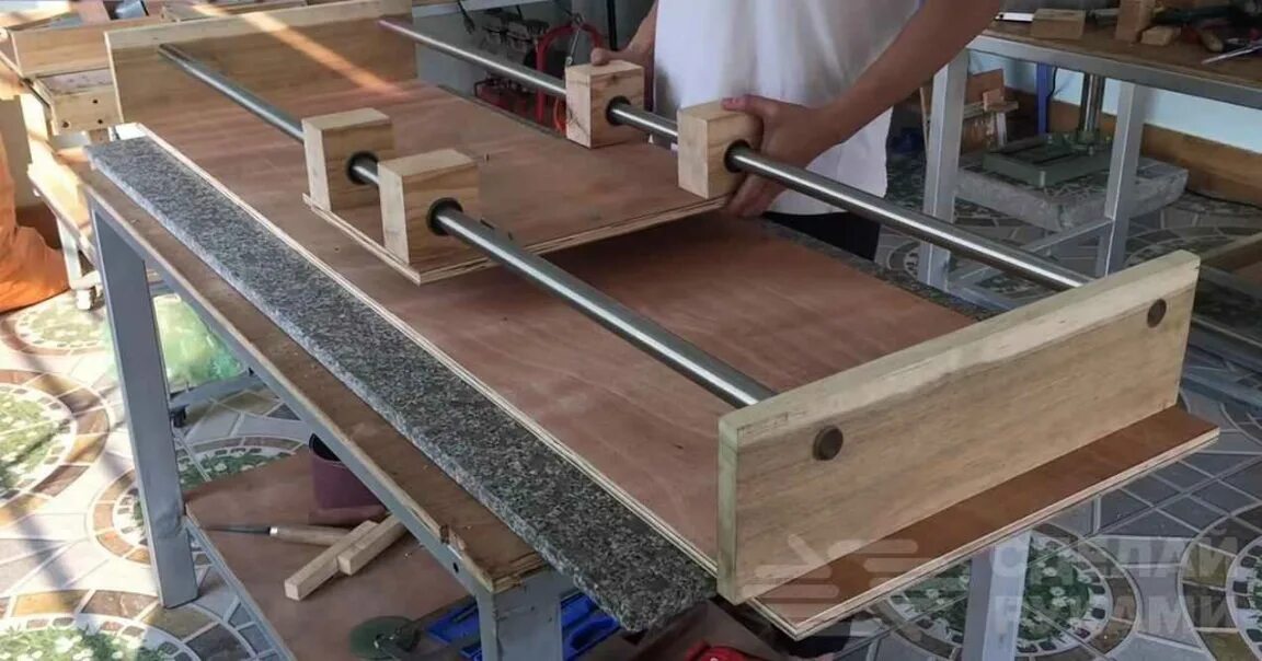 как сделать распил своими руками. как сделать распил своими руками. направляющая для циркулярной пилы интерскол. приспособление для пиления под углом 45 и 90 для циркулярки. каретка для продольной распиловки досок на сдм 2500.