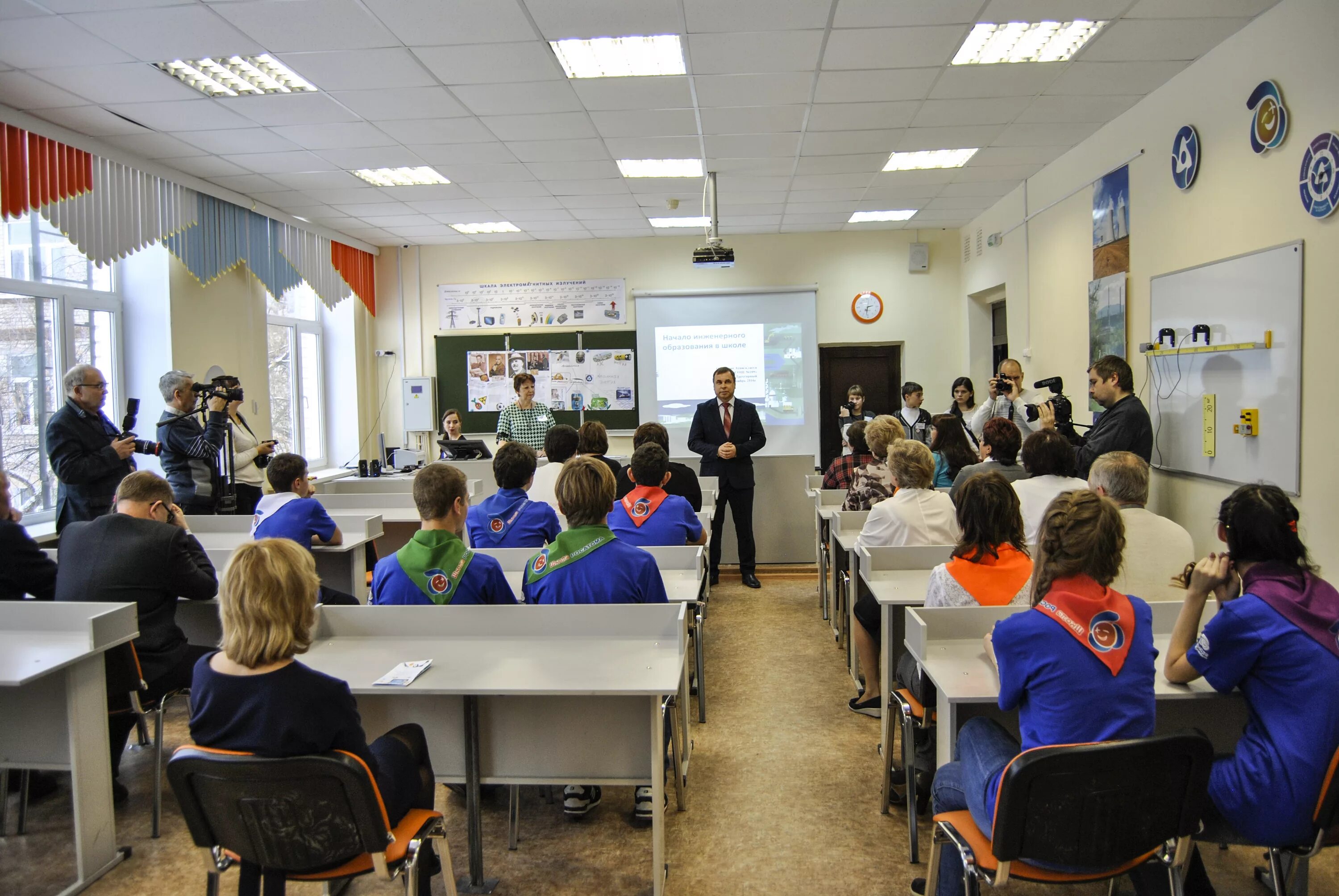 вакансии трехгорный центр