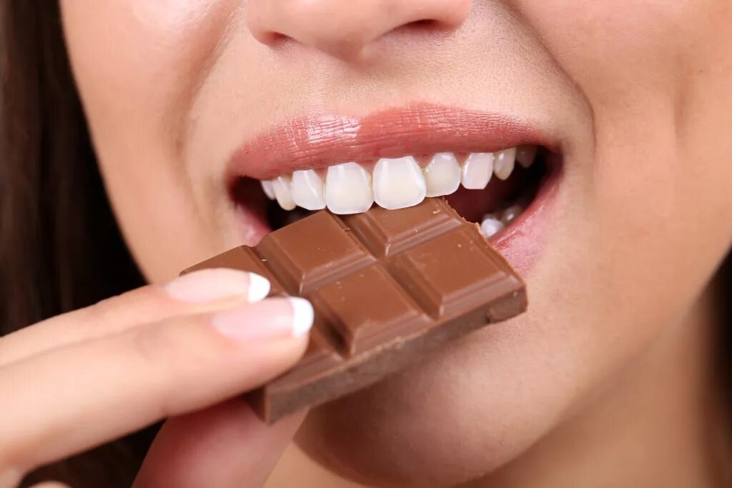 Можно ли съесть конфету. Сладкое и зубы. Сладости для зубов. Сладкое для зубов.