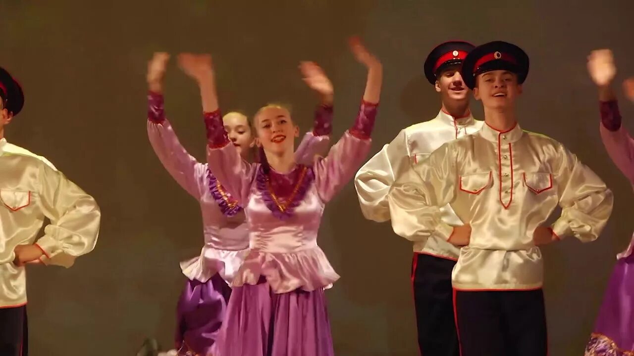 Барыня танец песня. Хореографический ансамбль барыня. народный хореографический ансамбль барыня. хореографический коллектив барыня. ансамбль танца радость барыня.