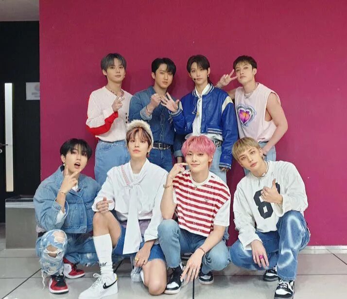 Группа stray kids 2022 год. Вес участников stray kids. Рост участников stray kids. Группа stray kids максидент. Группа stray kids 2022 максиндэнт.