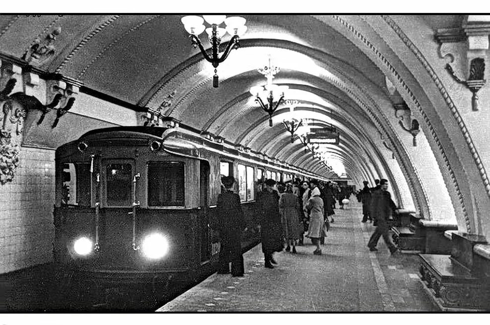 Филевская арбатско покровская. Метро Арбатская 1953. Станция Арбатская 1935. Станция метро Арбатская 1935. Станция Арбатская Арбатско-Покровская.