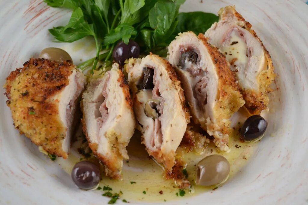 рулет из индейки в духовке. индейка с овощами в духовке. какие блюда можно приготовить из индейки. какие блюда можно приготовить из индейки. необычные блюда из индейки.