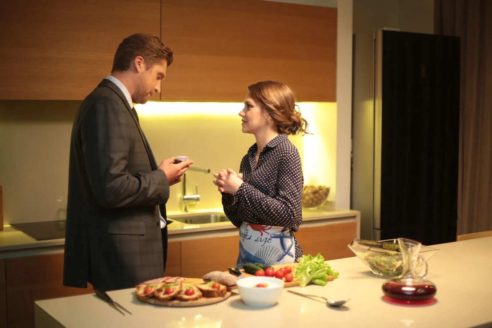 Ирина гришак 2022. Мелодрама не оглядывайся назад. Не оглядывайся назад сериал 2022 3 серия. Владимир гориславец и ирина гришак. Мелодрама не оглядывайся назад 2022.