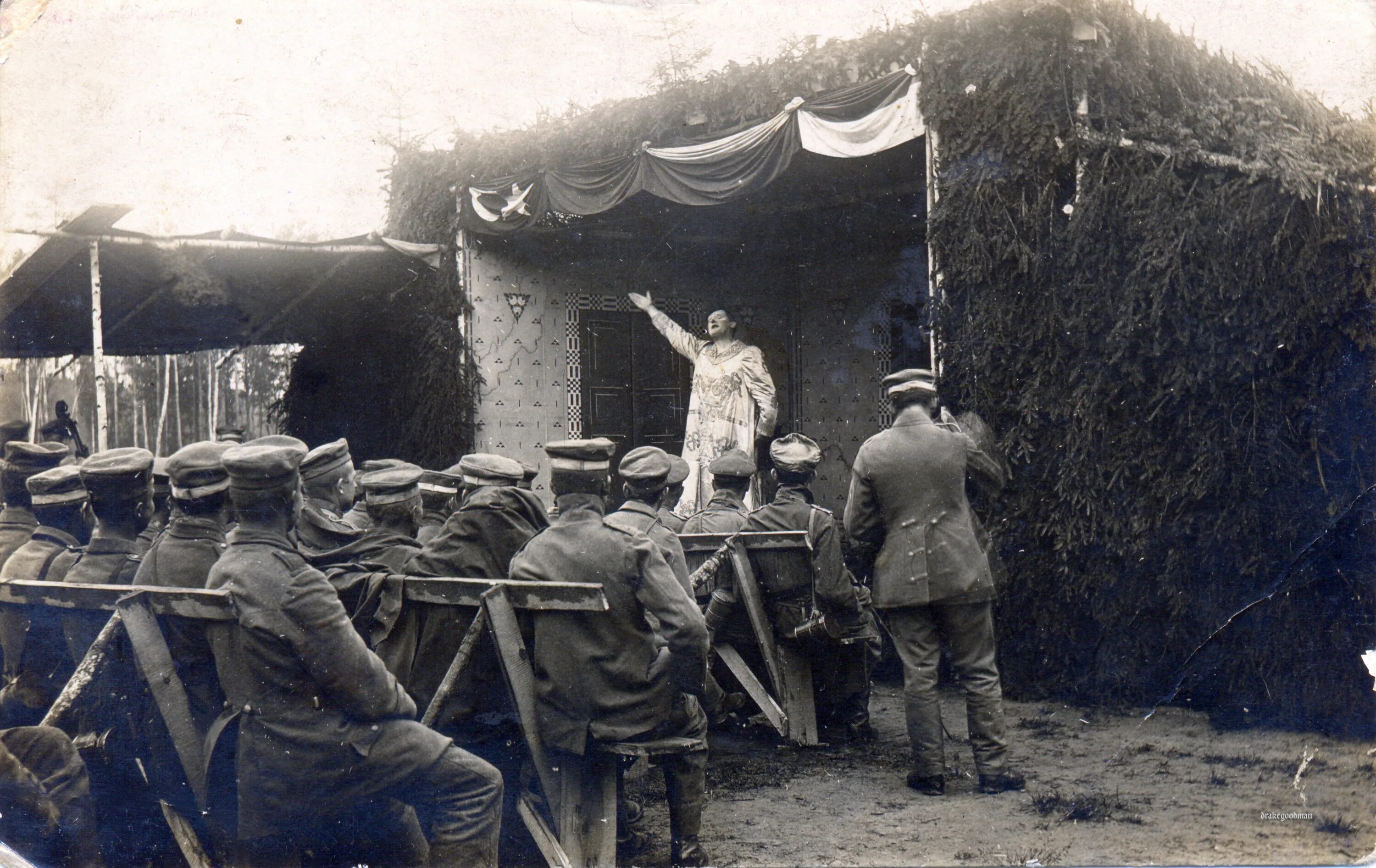 Театр в годы первой мировой войны. Немецкие солдаты в траншеях 1918. Быт первой мировой. Военные театры первой мировой.