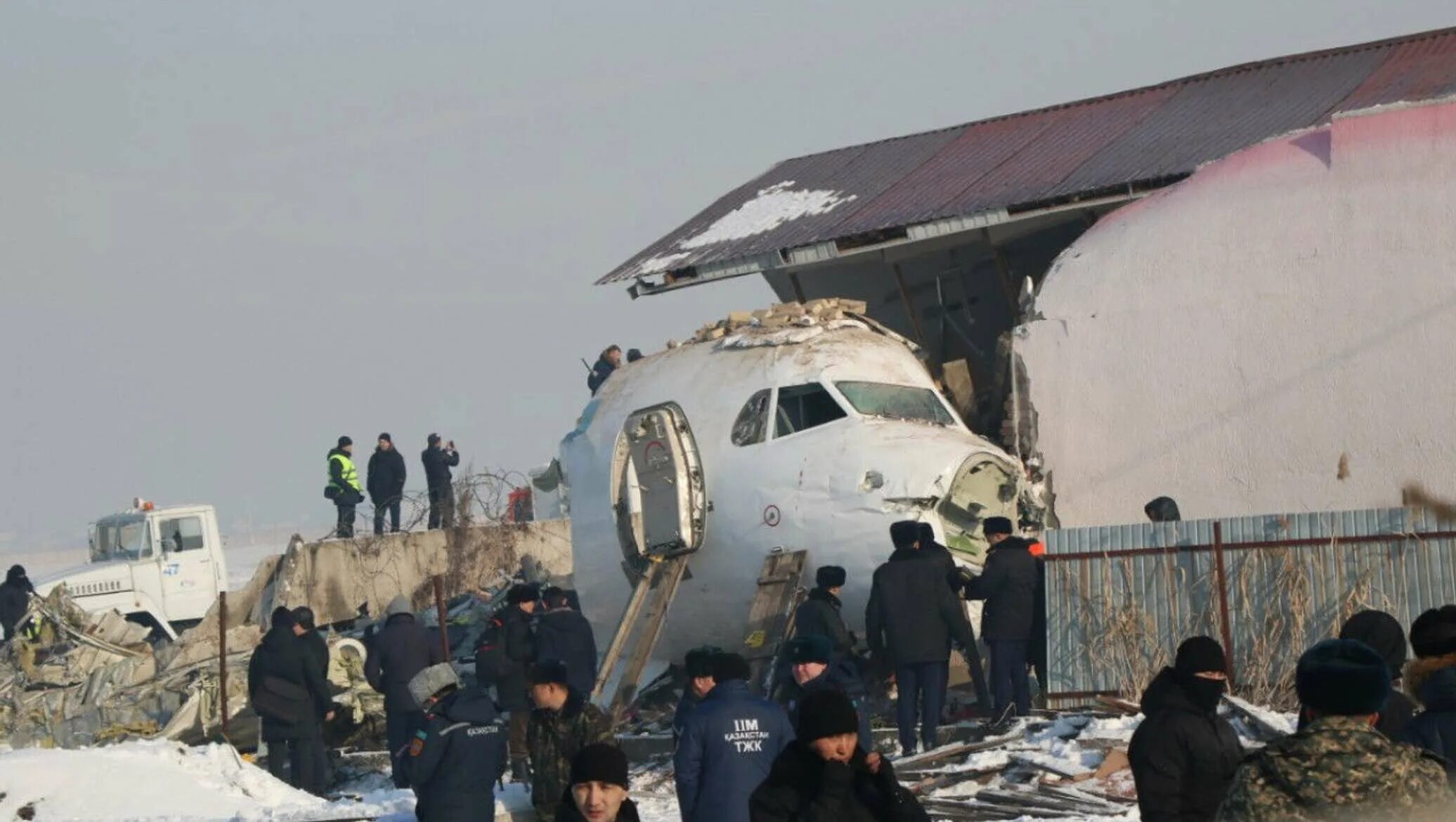 Катастрофа ту-154 в Алма-Ате. Катастрофа CRJ-200 под Алма-атой. Крушение ту 154 в Алма Ате. Катастрофа Fokker 100 под Алма-атой. Авиакатастрофа 27