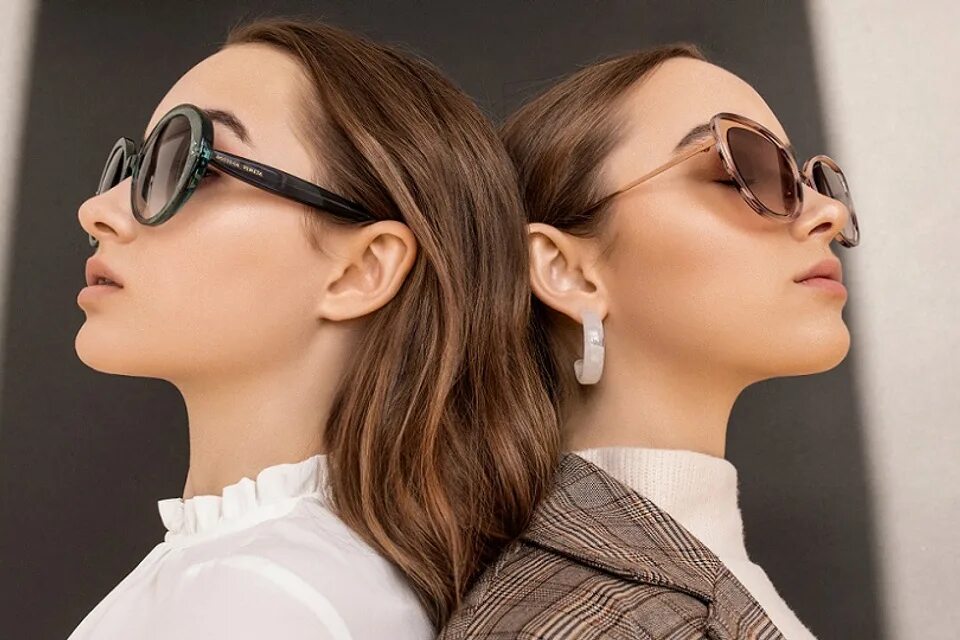 Девушка в очках. Дополнить образ очками. Очки дополняющие образ. Очки vogue реклама. Очки эвелины хромченко.