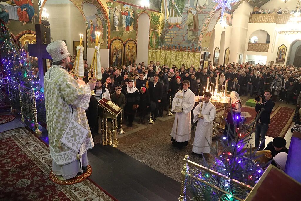 Служба в соборе шахты. Покровский собор в шахтах расписание. Рождество в новочеркасском соборе. Служба в соборе шахты. Служба в соборе шахты.