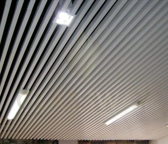 5 мм потолки. Кубообразный потолок реечный подвесной Кубота. Подвесной металлический реечный потолок Anker #line 20х50. Реечный потолок Албес. Реечный потолок Grill 80.