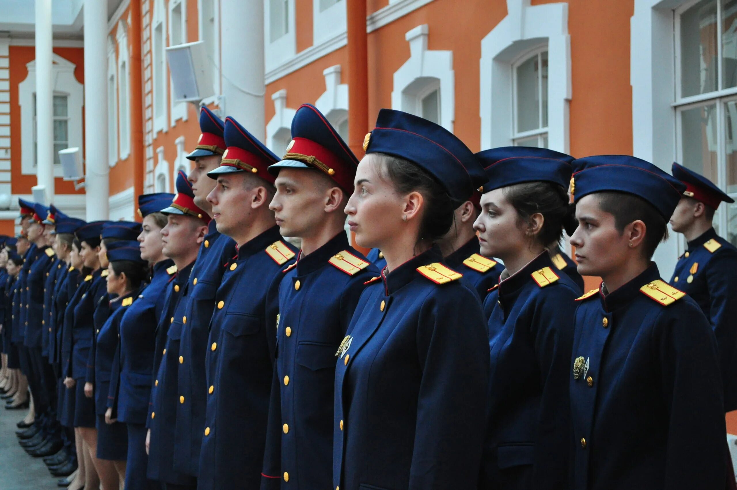 Академия спб. Ромб Санкт Петербургской Академии СК. Выпуск Академии Следственного комитета 2022 год в Питере. Лобков Академия СК СПБ. Академия Следственного комитета Санкт-Петербург общежитие.