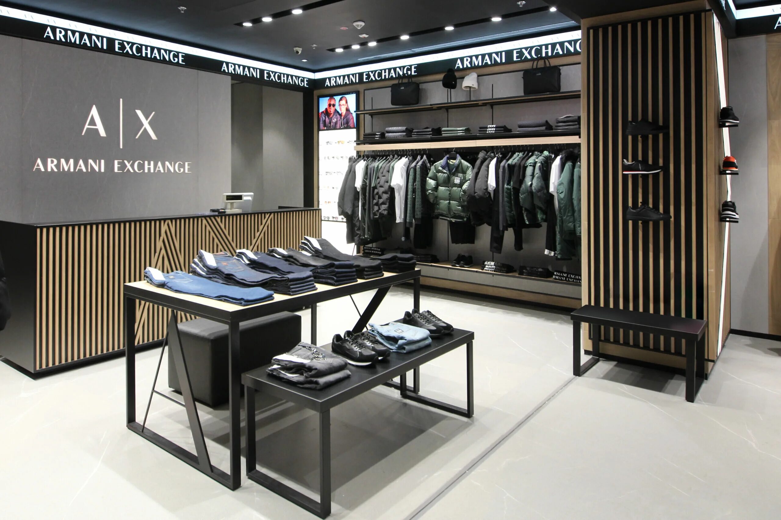 Армани бутики. Бутик армани. Armani spb эмпорио армани. Эмпорио армани одежда. Armani spb эмпорио армани.