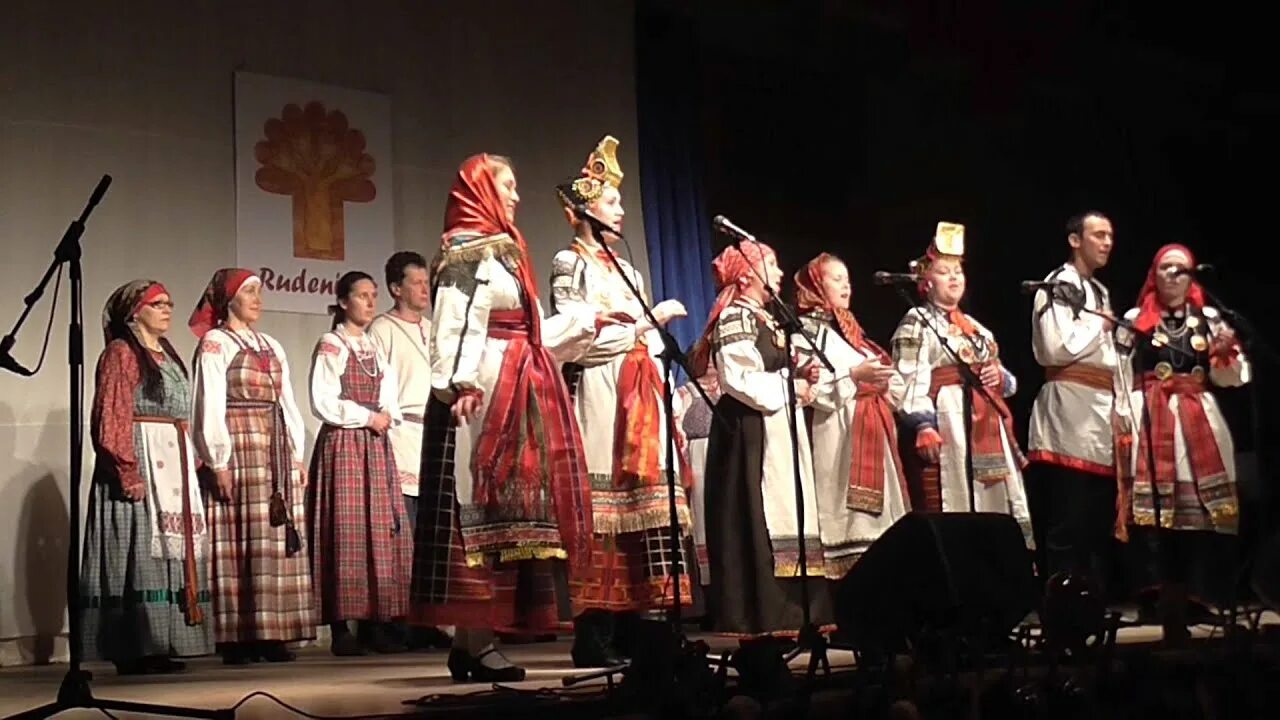 Ансамбль бабкиной. Ансамбль славяне смоленск. Народный ансамбль. Ансамбль ивушка переслегино. Липованочка ансамбль.