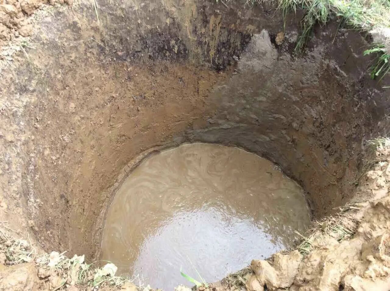 Как убрать воду из ямы