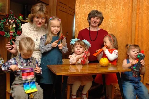 Семейный детский сад в финляндии. Организация семейного детского сада. Семья и детский сад. Семейный детский сад. Семейные детские сады.
