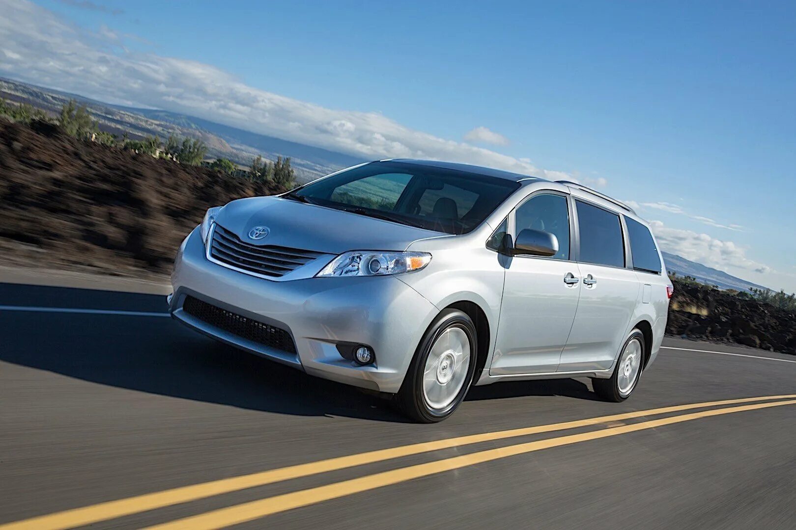 Toyota Sienna. Toyota Sienna 2023. Тойота Сиенна 2015. Toyota Sienna 2017. Тойота сена 2024