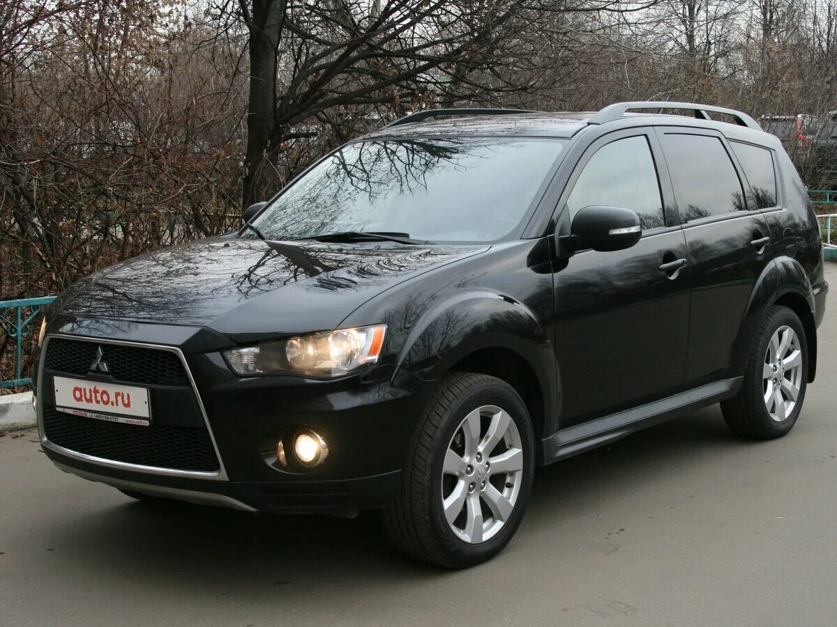 Mitsubishi Outlander XL 2012 черный. Mitsubishi Outlander 2 Рестайлинг. Митсубиси Аутлендер 2010 черный. Mitsubishi Outlander 2.0 2010.