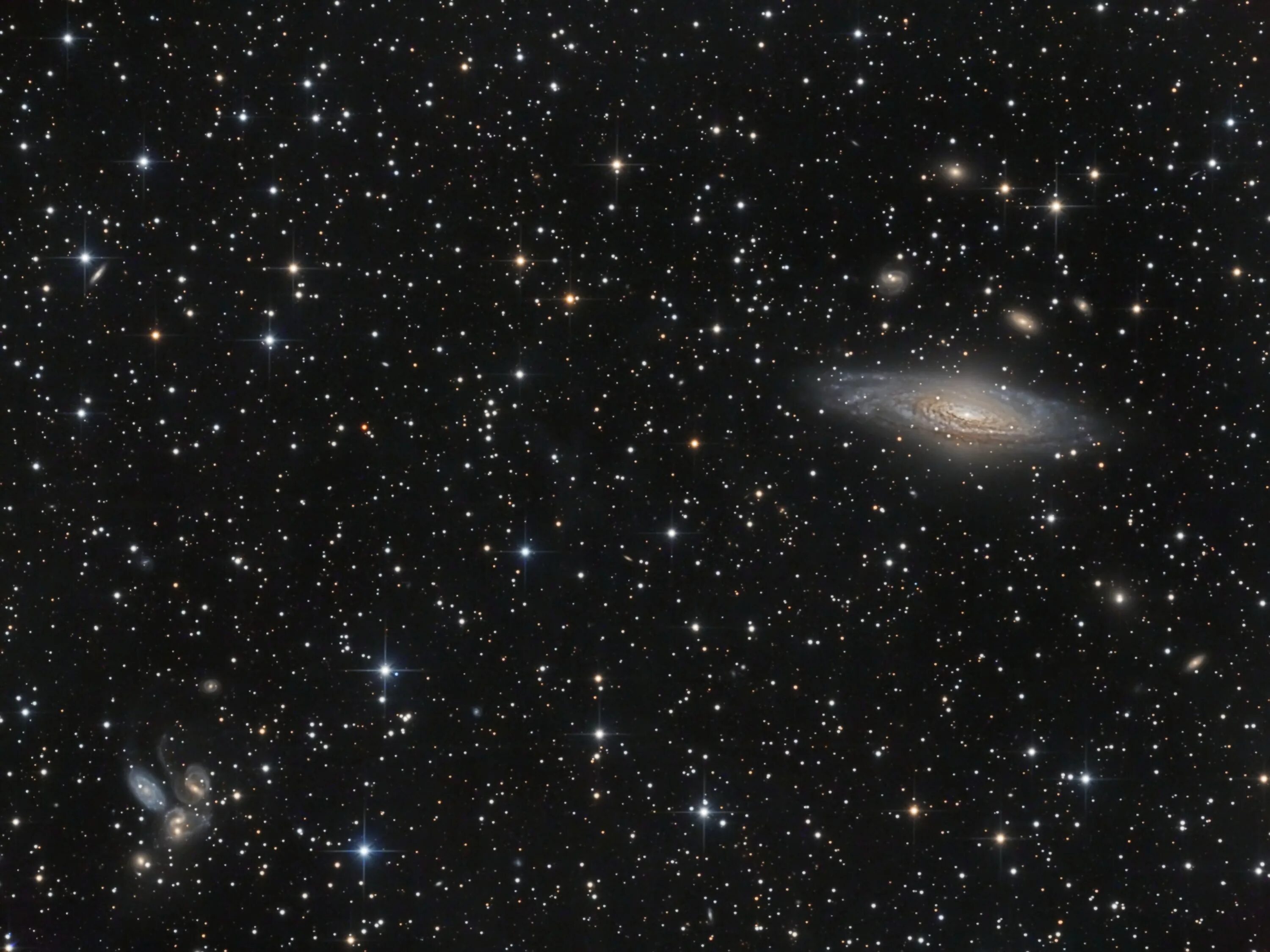 Галактика другими словами. Галактика NGC 7331. NGC 7331-спиральная галактик. Квинтет Стефана. Квинтет Стефана -скопление галактик.