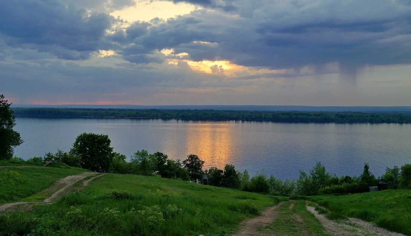 Река волга волжский. Волга просторы. Река волга поволжье. Мыс птичий полет козловка. Усадьба волжские просторы ступино.
