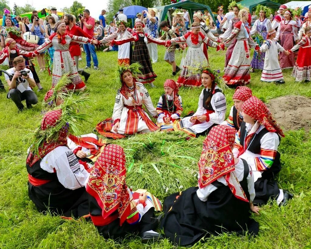 Народное гуляние. Фольклорный праздник. Русские народные гуляния. Народный праздник Троица.