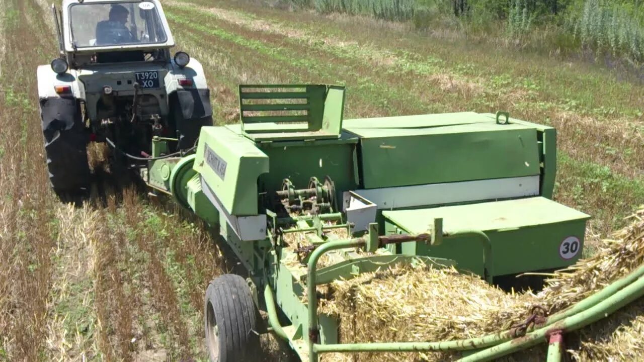 Видео прессов подборщиков. Пресс подборщик Fortschritt k 454. Форштрит к 454. Немецкий пресс подборщик тюковый к-454. Подборщик Форштрит е 517.