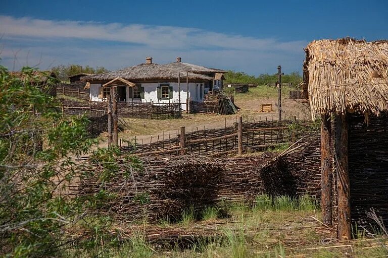 Татарское ростовская область. Станица Вешенская Хутор татарский. Деревня Казачья Хутор курень. Хутор татарский тихий Дон 2015. Татарский Хутор станица тихий Дон.