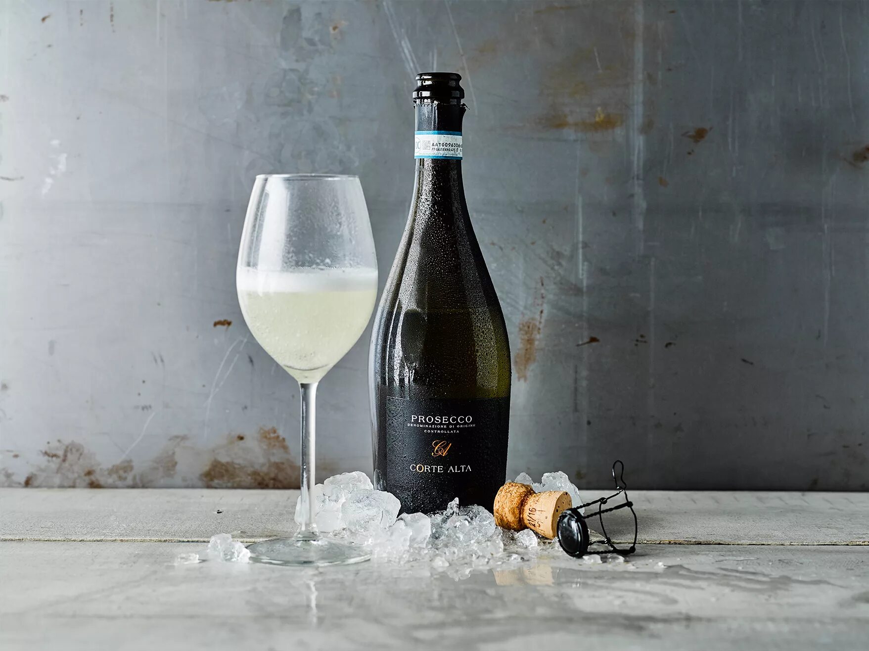 Просекко утром. Просекко корте альта. просекко vignal prosecco. просекко брют эстетика. корте дей рови просекко.