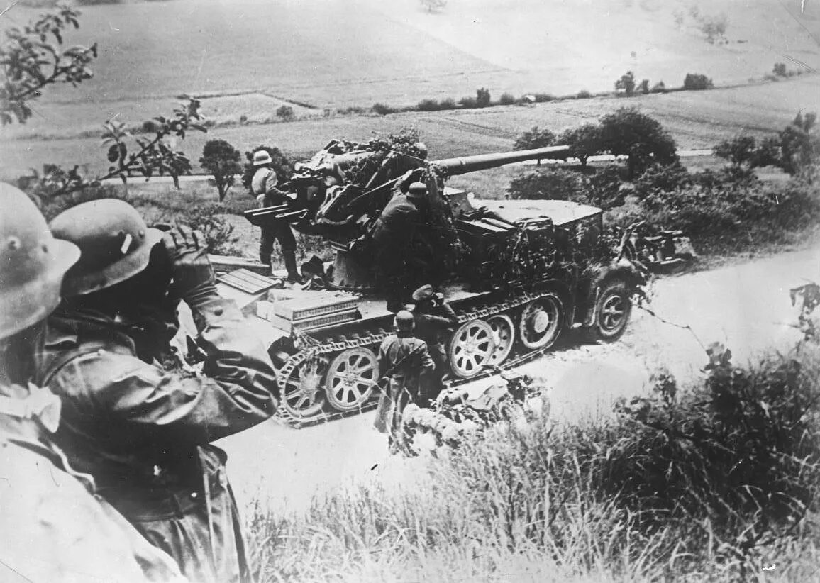 Военно фашистские захватчики. Наступление фашистов в 1941. 22 Июня 1941 года немецко-фашистские войска. Наступление немцев в 1941. Немцы наступают 22 июня 1941 года.