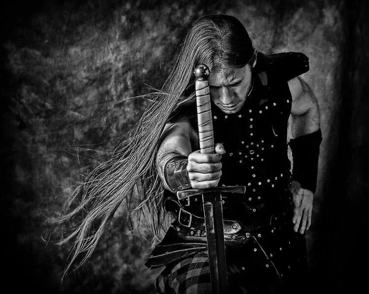 Vr игра с мечами. Heavenly sword игра. Хевенли сворд ps3. Final fantasy vii remake buster sword. Викинг мужчина с мечом.