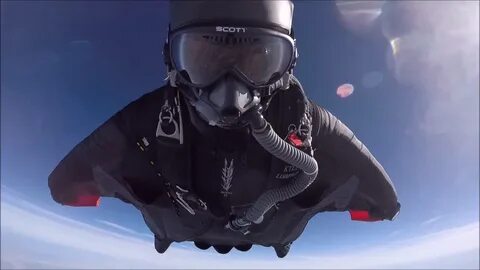 Гермошлем захлопнув на ходу