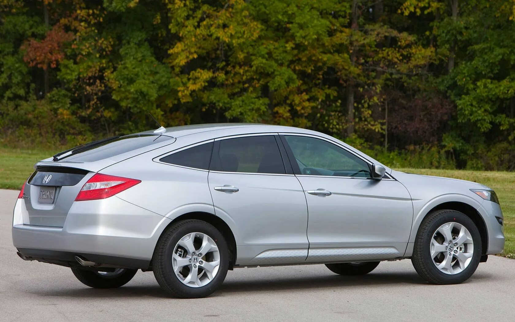 Хонда кросс тур. Honda Crosstour 2012. Хонда Кросстур 2010. Honda Accord Crosstour. Машина Crosstour Honda Crosstour.