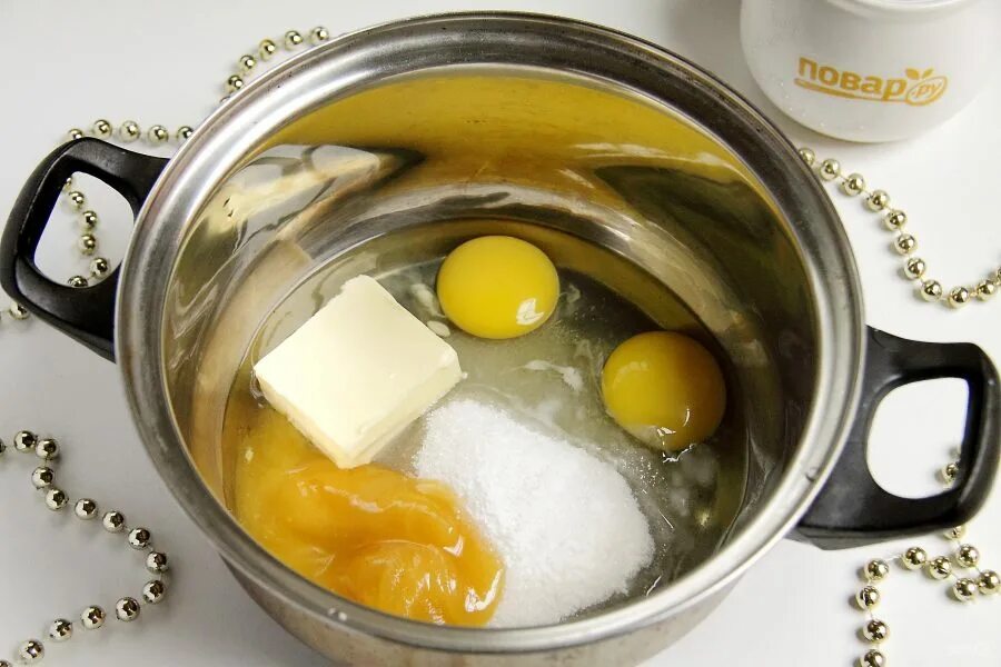 Мед с молоком и яйцом. Молоко желток сода масло мед. Молоко сода мед яйцо от кашля. От кашля молоко с яйцом и медом. Мед сода и сливочный масла