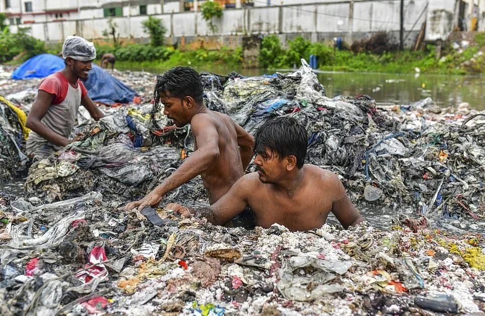 Ужасно грязно. Бангладеш столица Дакка. Дакка Бангладеш трущобы. Дакка Бангладеш экология. Бангладеш Дакка река.
