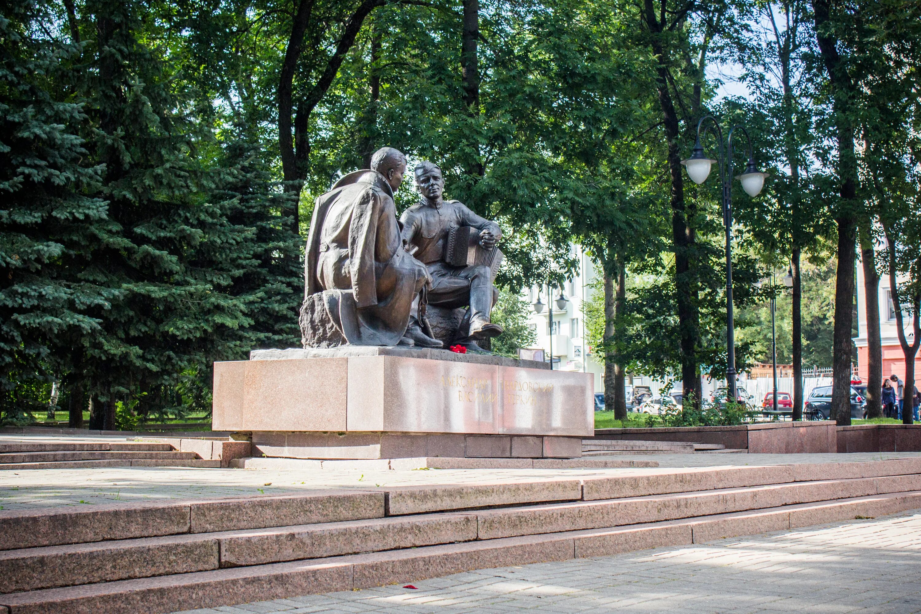 Памятник Василию Теркину в Смоленске. Памятник Александру Твардовскому и Василию Тёркину в Смоленске. Памятник Александру Твардовскому в Смоленске. Памятник теркину в смоленске