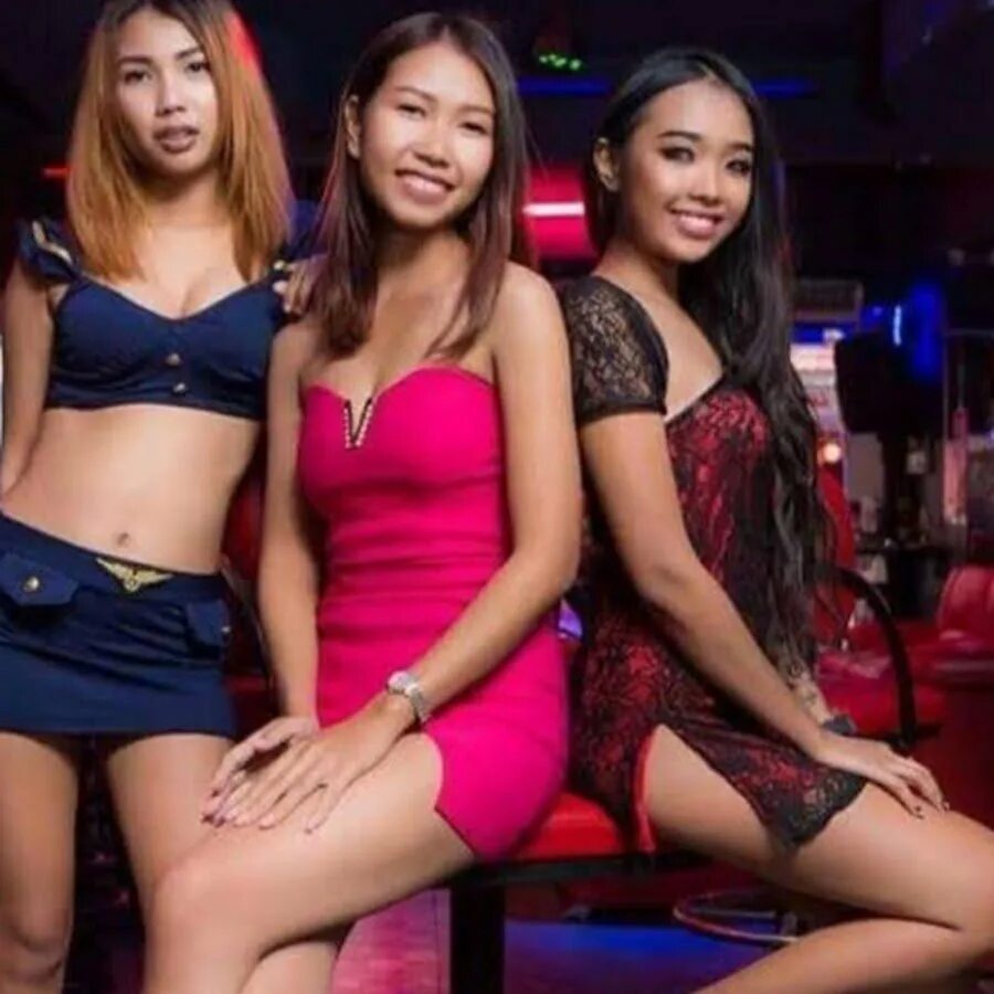 Ladyboy go go Паттайя. Гого бар в Паттайе. Тайланд девушки бар. Go go бар в Тайланде.