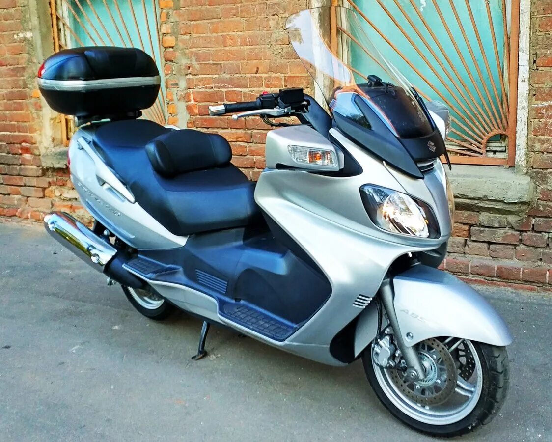 Макси скутер сузуки. Suzuki Skywave 650. Suzuki Burgman 650, 2009. Skywave 650. Suzuki Burgman 650.