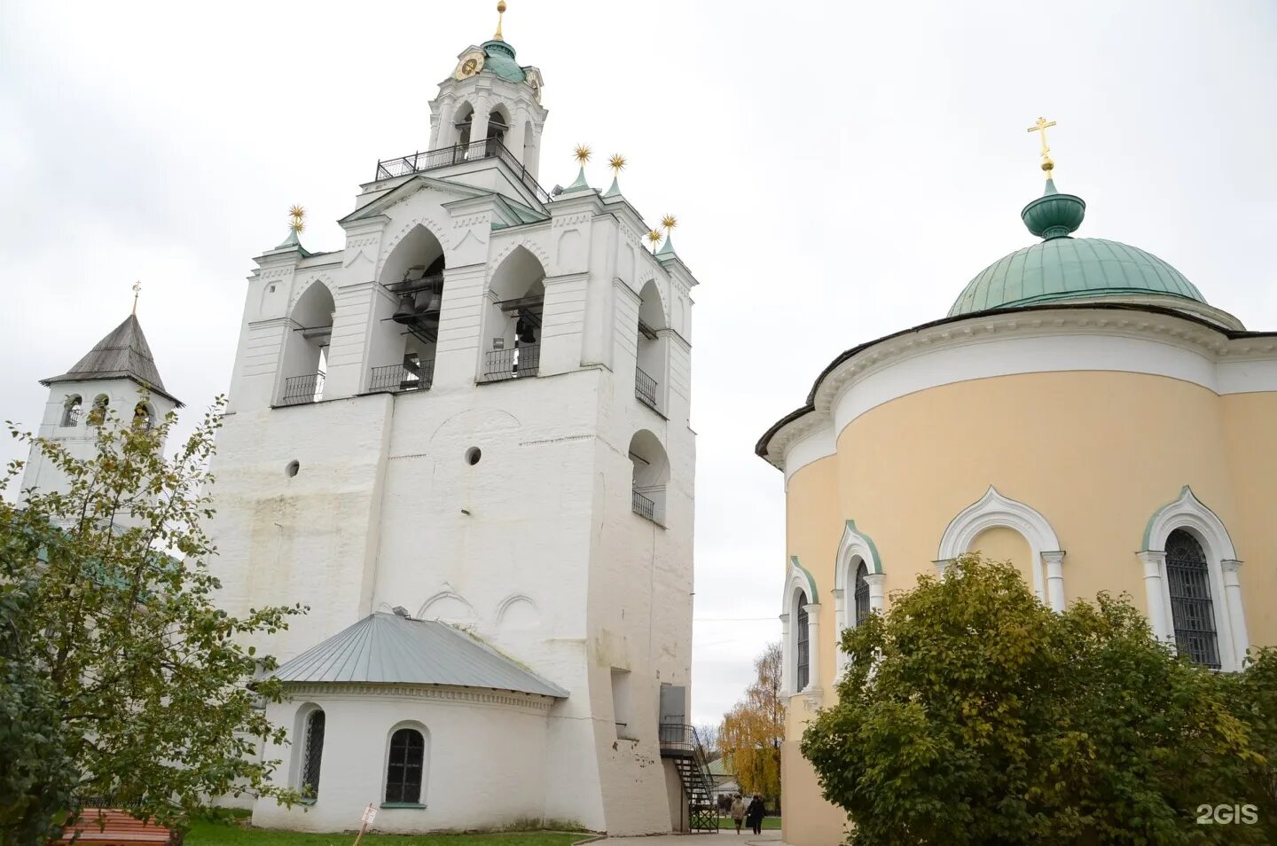 Богоявленская площадь 25 ярославль. Звонница Спасского монастыря в Ярославле.. Ярославский музей заповедник звонница. Монастырская звонница Спасо-Преображенский монастырь.