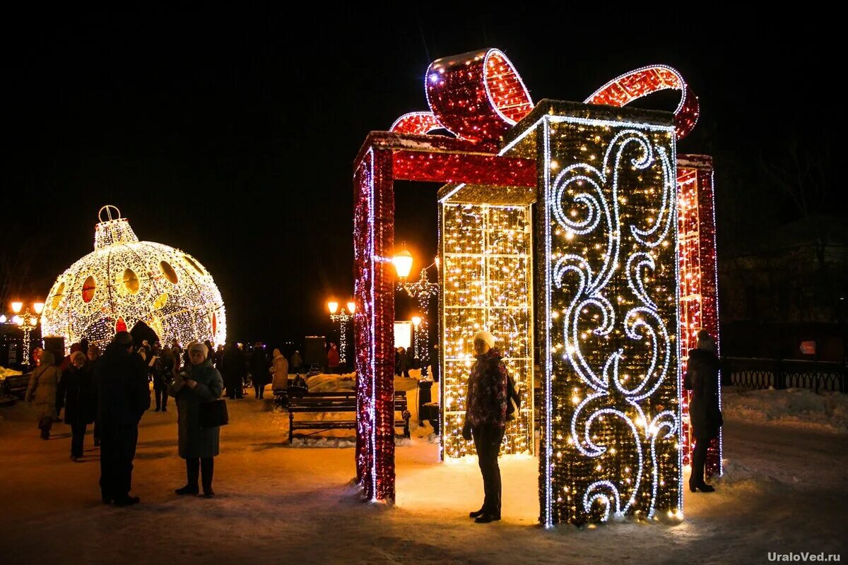 Куда сходить в минске в феврале. Минск достопримечательности зимой. Новогодняя москва 2022. Куда сходить в минске в феврале. Ледяные фигуры казань.