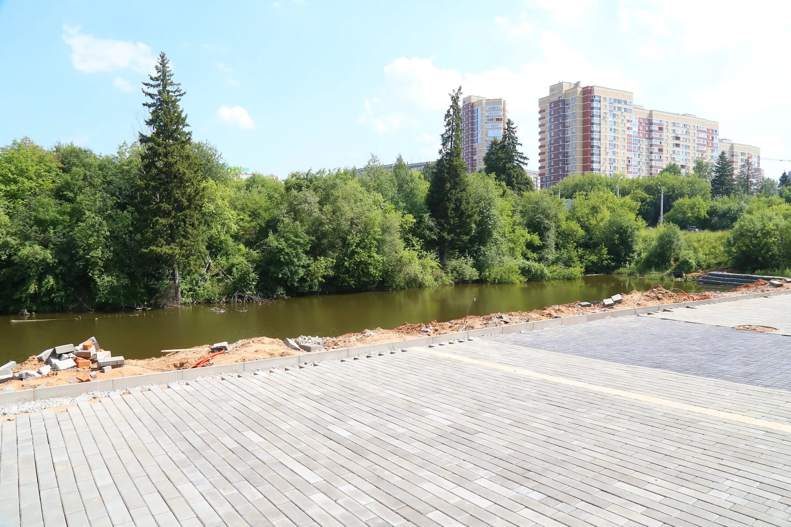 Ижевский пруд. Река в ижевске на набережной. Ижевск река. Реки города ижевска. Реки города ижевска.