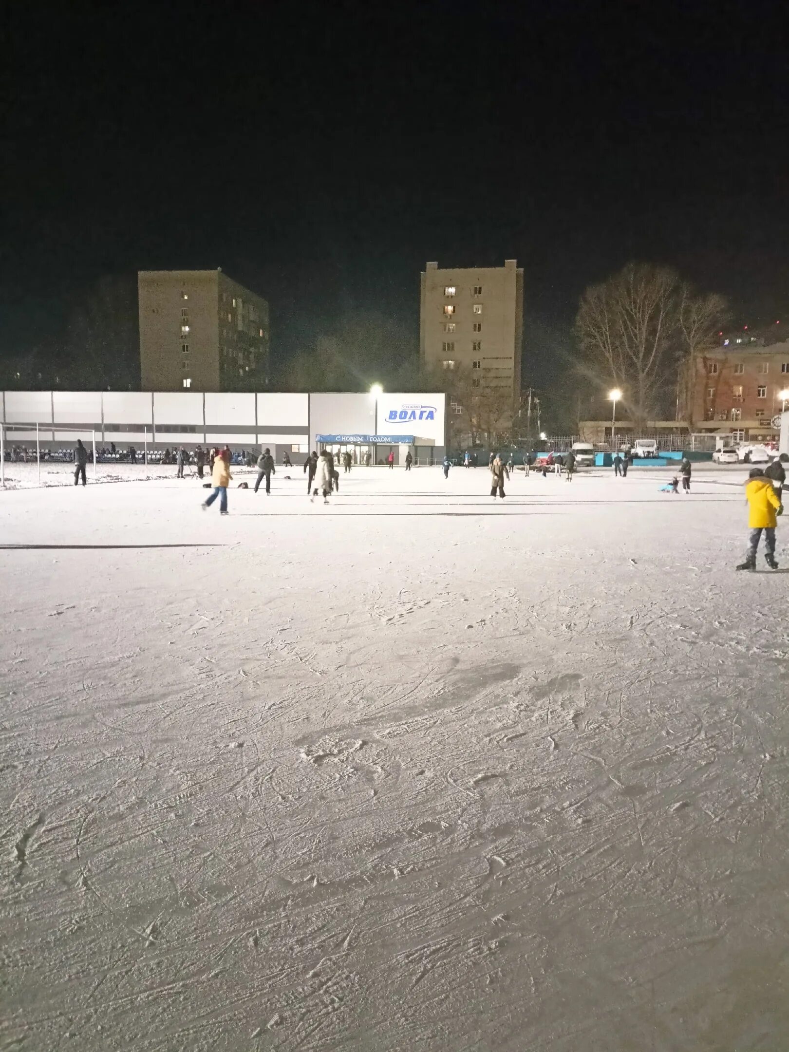 Тау каток 2024. Стадион Волга Саратов. Каток Саратов. Каток в Выксе.