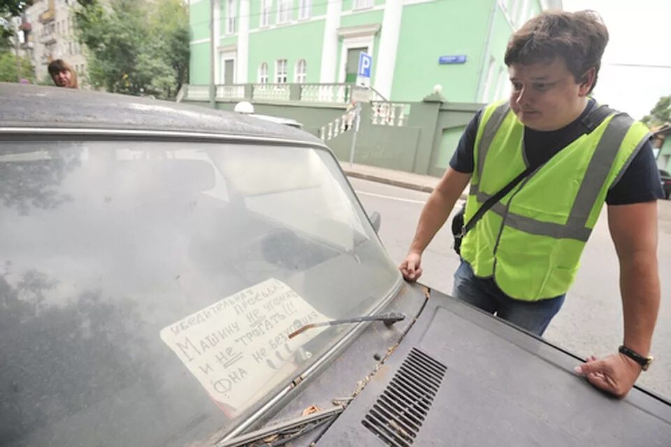 Инспектор парковки. Контролёр на автостоянку. ЦОДД Пеший инспектор. Парковщик фото. Аренда без штрафов