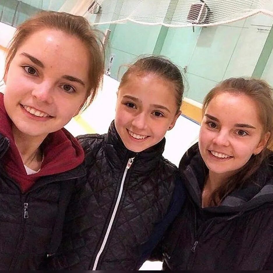 Камила валиева сестра. Камила валиева сестра. Ваня дмитриенко и камила валиева. Камила валиева сестра. Люся чеботина и ваня дмитриенко.