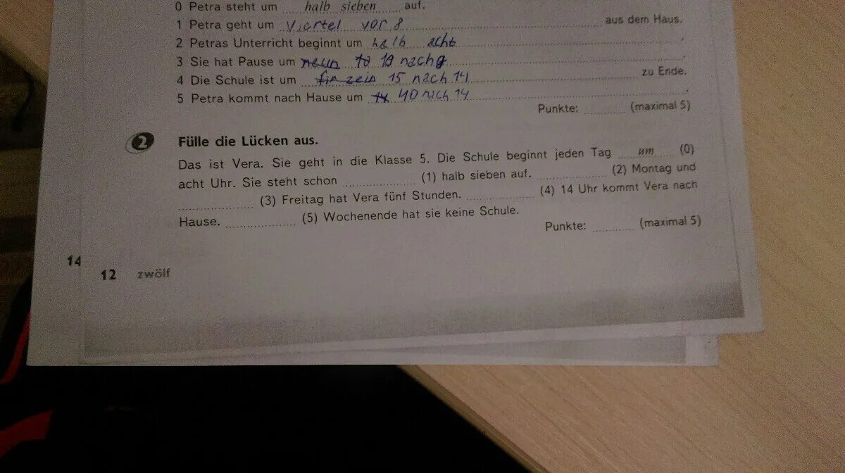 Заполни пропуски подходящими предлогами. Was macht Petra wann немецкий. Petra steht um halb sieben auf ответы. Помогите решить немецкий по фото. Was macht Petra wann ответы.