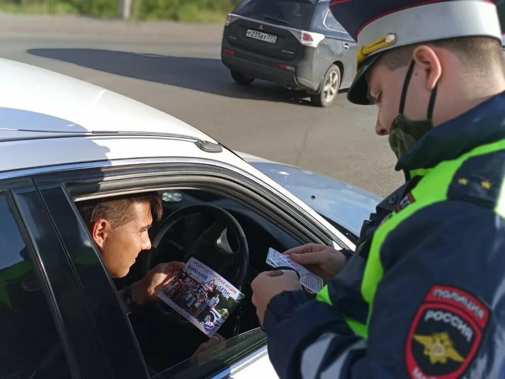 Работа гибдд магнитогорск. Сотрудники ГИБДД Магнитогорск. Сотрудники магнитогорского ГИБДД. Инспектор ГИБДД Магнитогорск. Машина ДПС Магнитогорск.