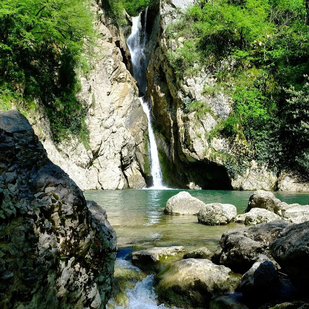 Покажи окрестности. Агурский водопад Сочи. Агурские водопады Краснодарский край. Агурские водопады пересохли. Агурские водопады Туапсе.