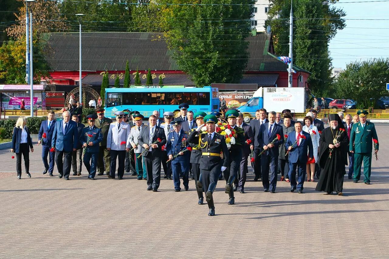 Сайт брянск сегодня. С днем города Брянск. Праздничные мероприятия в Брянске сегодня на Кургане. С днем города Брянск 17 сентября. День города Брянск 17 сентября 2022 фото.