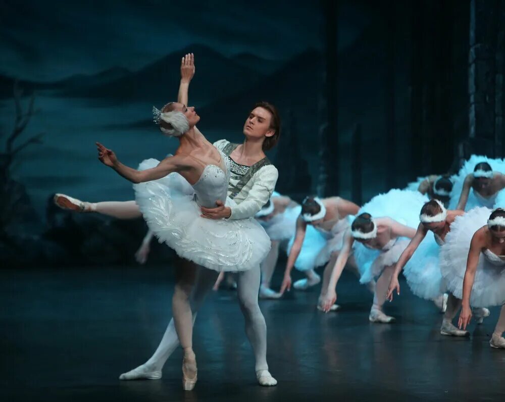 Лебединое озеро баланчин. Petersburg ballet. Petersburg ballet. Эрмитажный театр лебединое озеро. Petersburg ballet.