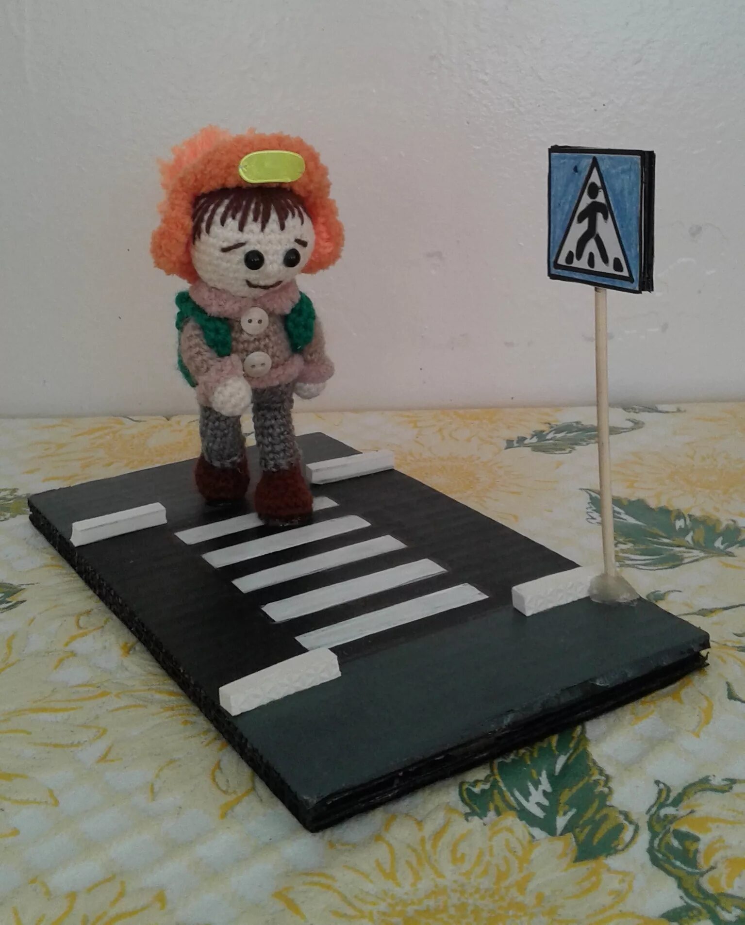 подделка на тему дорожного движения. поделка по правилам дорожного. поделки в сад пдд своими руками. поделка пдд в садик. поделки в сад пдд своими руками.