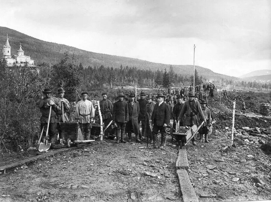 Село балахтон красноярского края. Крестьяне переселенцы сибирь 19 век. 1907 переселенцы сибирь. Переселенцы в сибирь 19 век. Дальний восток 19 век переселение.